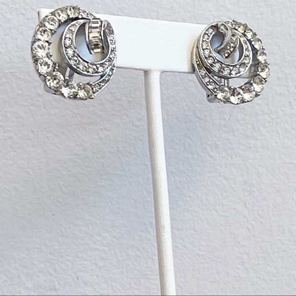 Boucher Estate Rhinestone Statement Clip Earrings - Picture 10 of 11